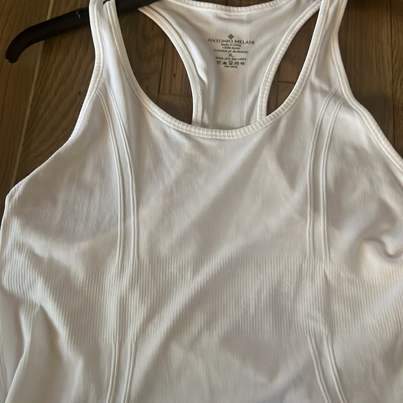 ✅Antonio Melani Active Reflect Seamless Soft Jewel Neck Tank NWT - Picture 6 of 7